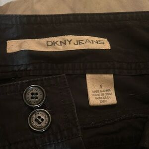 Black DKNY Capri pants with side pocket